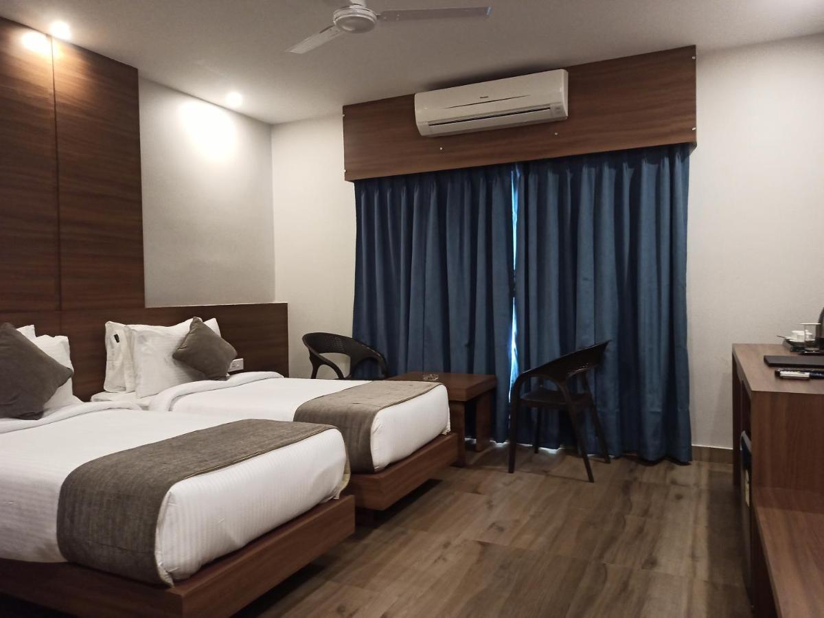 Hotel Tree Fern Дибругар Екстериор снимка