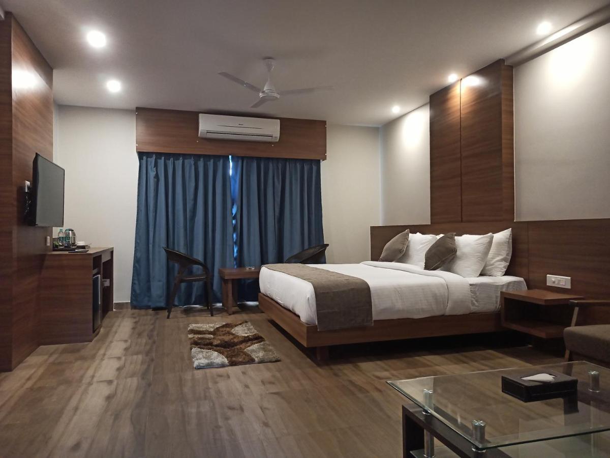 Hotel Tree Fern Дибругар Екстериор снимка