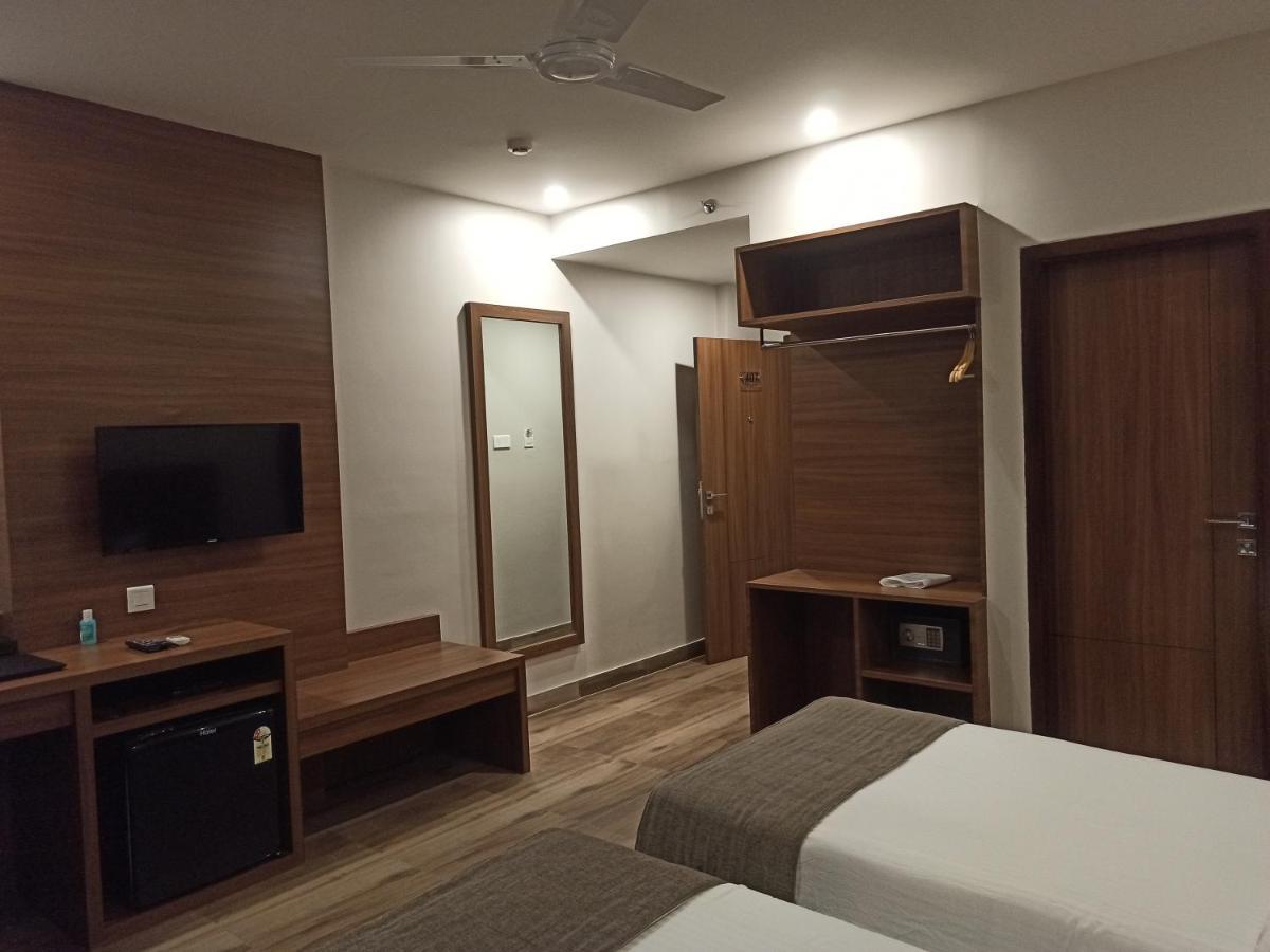 Hotel Tree Fern Дибругар Екстериор снимка