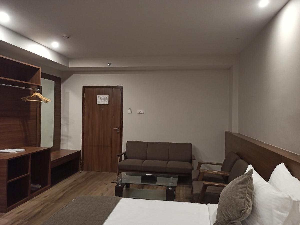Hotel Tree Fern Дибругар Екстериор снимка