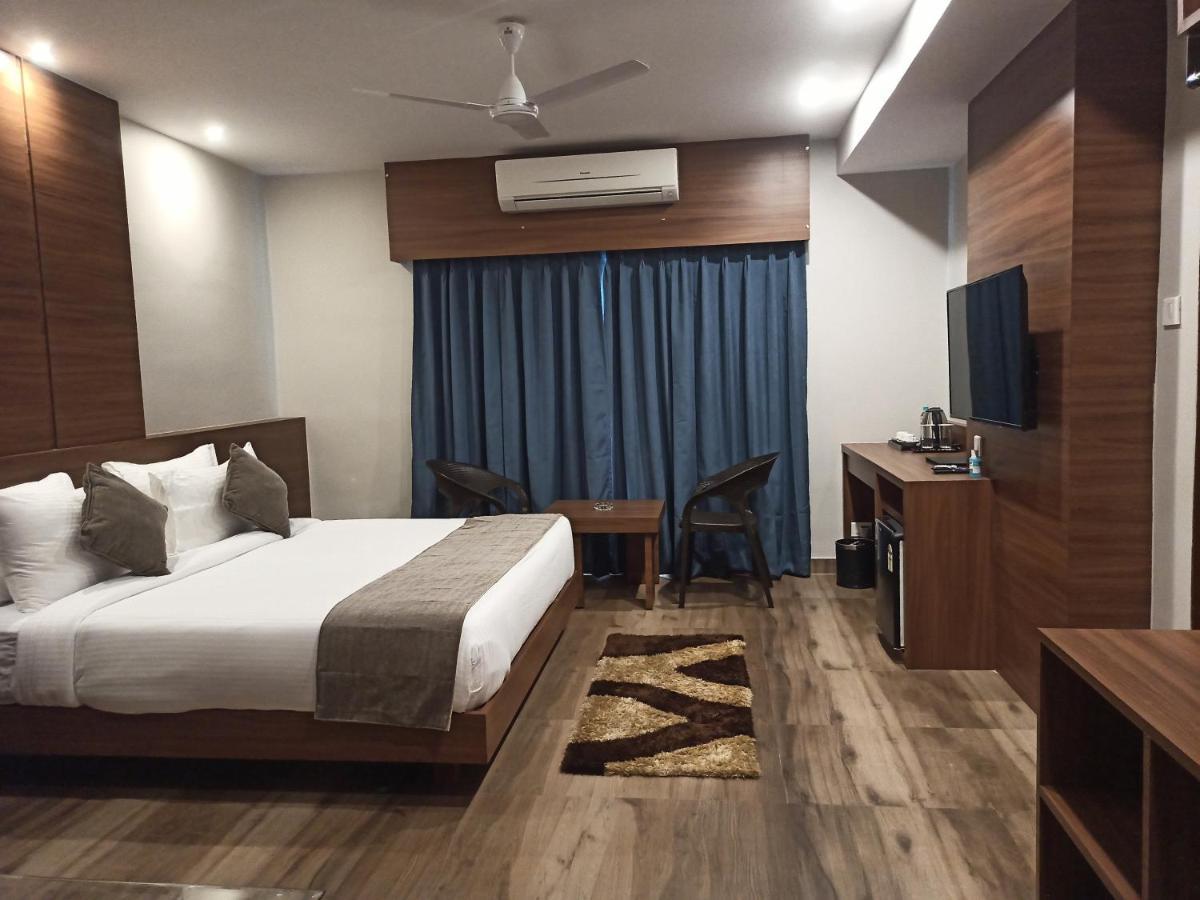 Hotel Tree Fern Дибругар Екстериор снимка