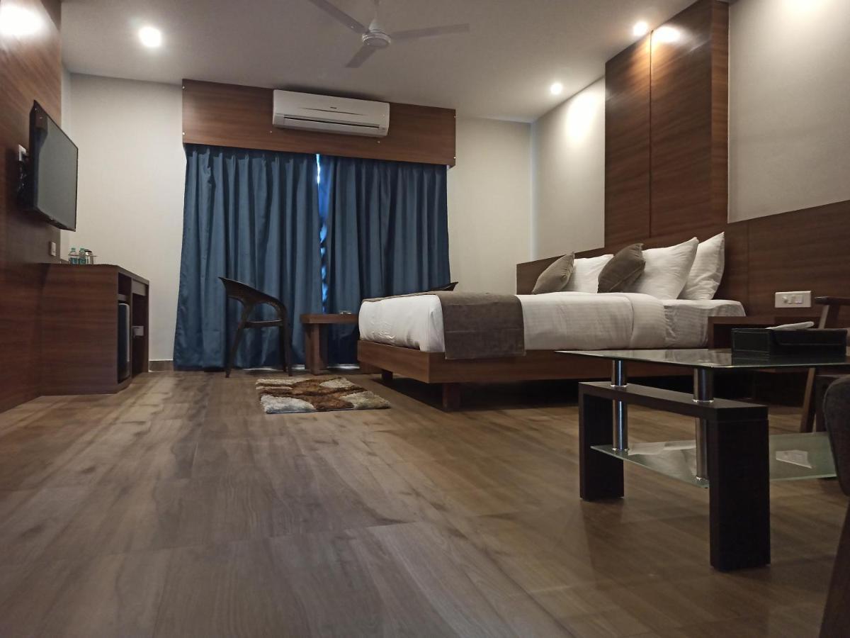 Hotel Tree Fern Дибругар Екстериор снимка