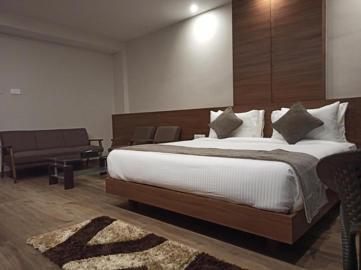 Hotel Tree Fern Дибругар Екстериор снимка
