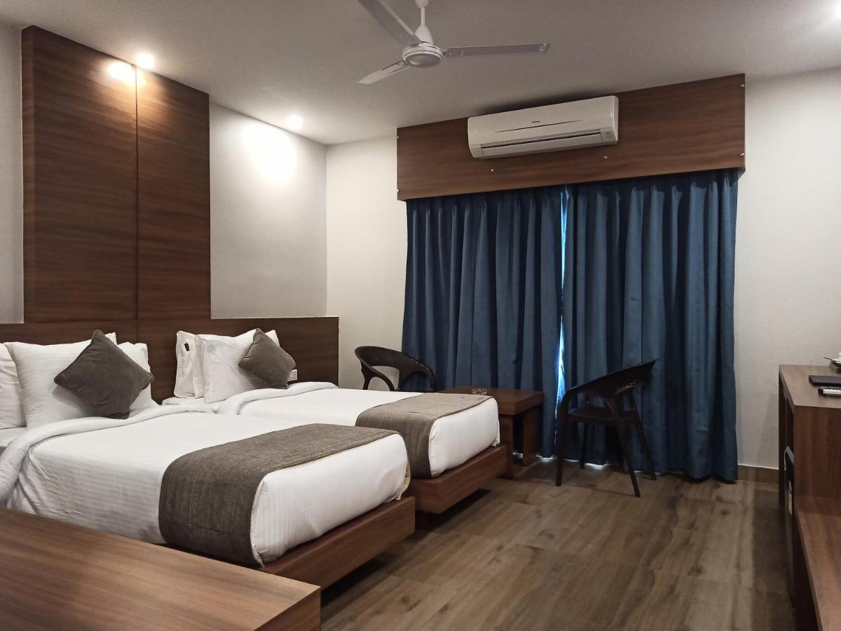 Hotel Tree Fern Дибругар Екстериор снимка