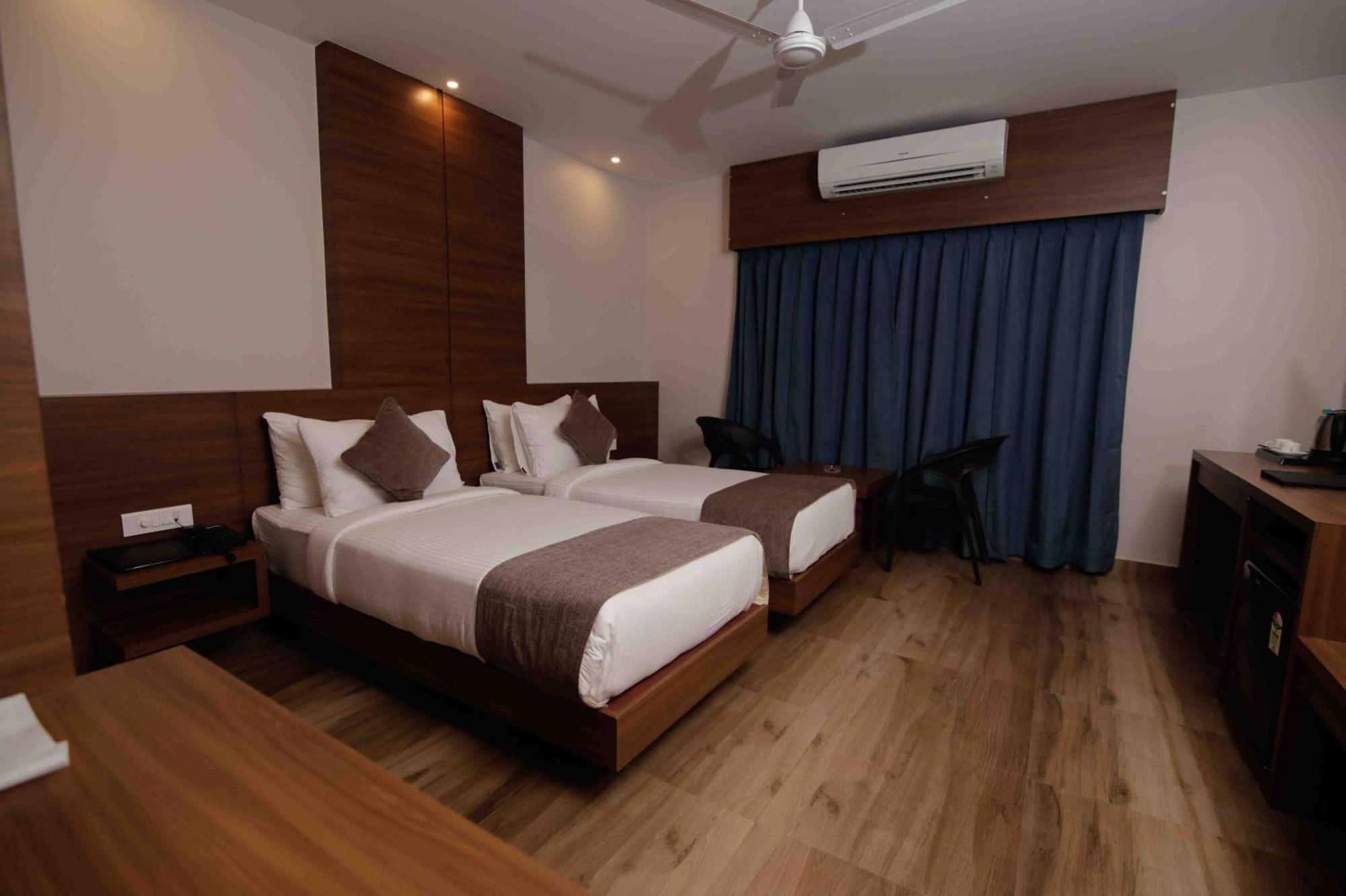 Hotel Tree Fern Дибругар Екстериор снимка