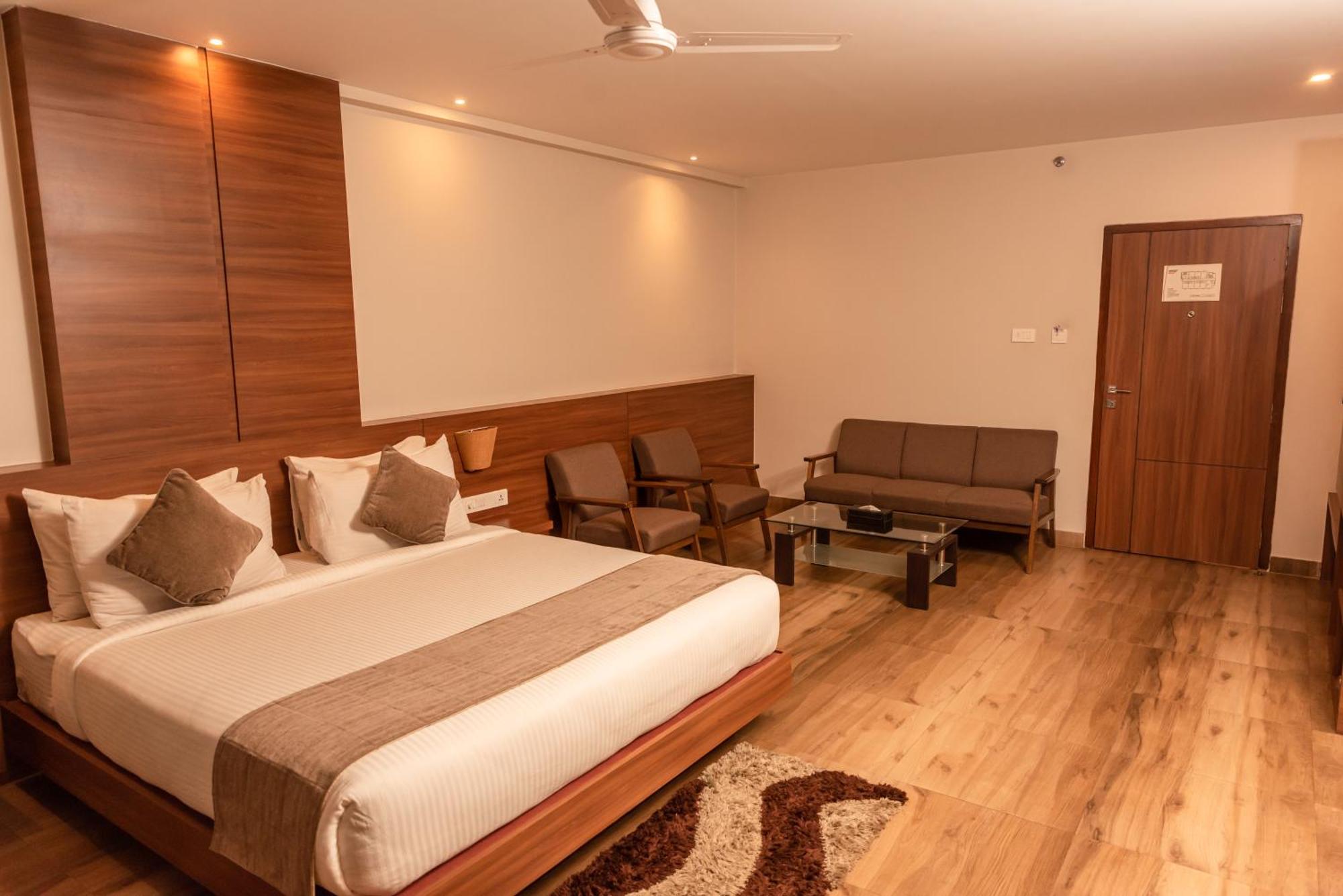 Hotel Tree Fern Дибругар Екстериор снимка